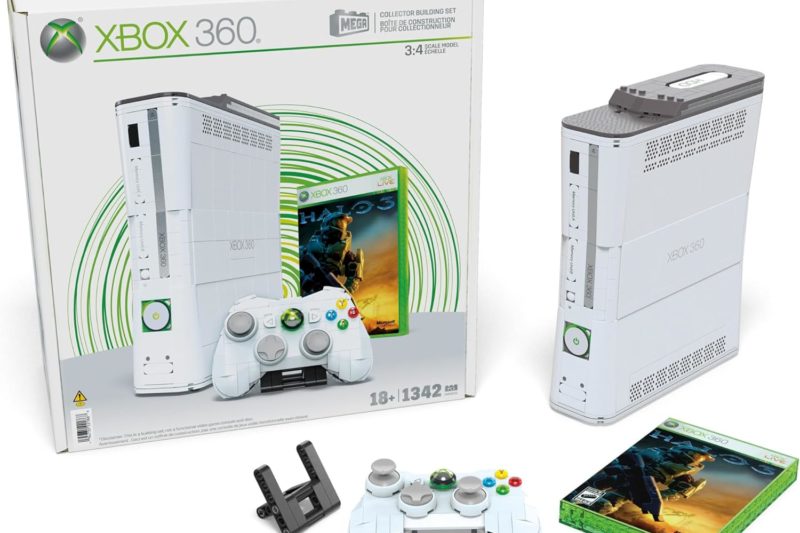 The MEGA Xbox 360 Building Set Is the Most Interesting Thing on My Desk Right Now